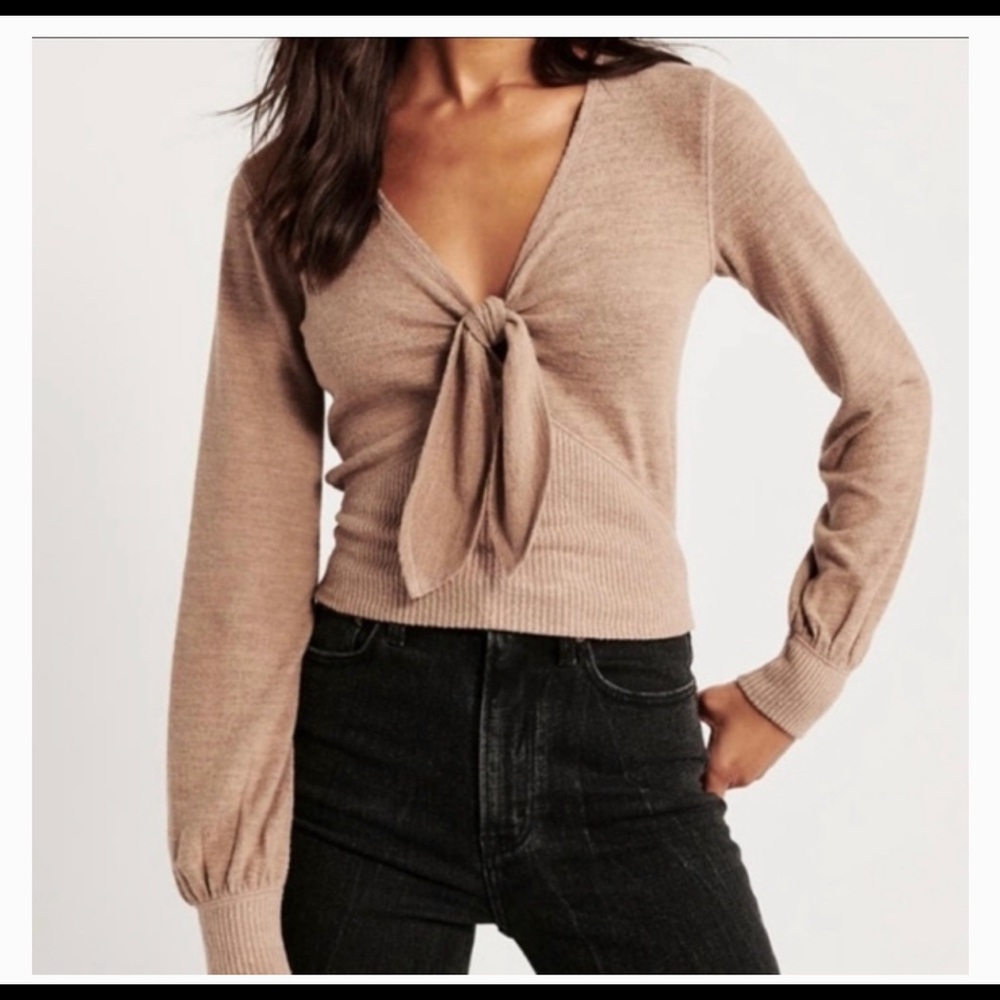 COPY - Abercrombie & Fitch soft and cozy deep cut front tie top